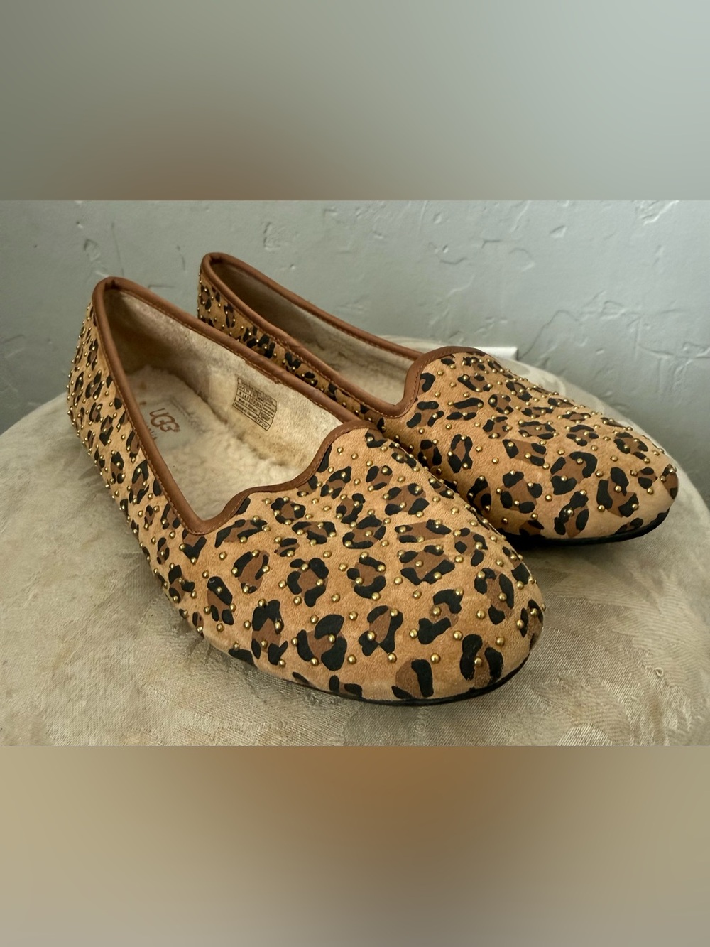 UGG 'Alloway' Womens Size 6M Leopard Leather Studded Slip On Flats Sherpa NWOB